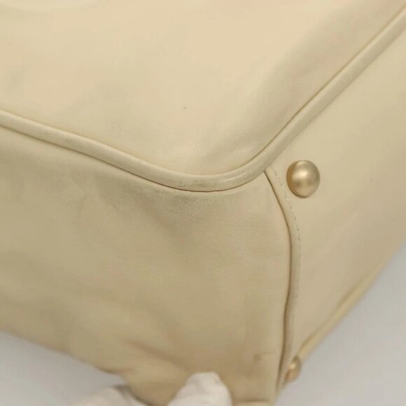 CHANEL Camelia Tote Bag Leather Beige CC Auth 128453 - Picture 11 of 14